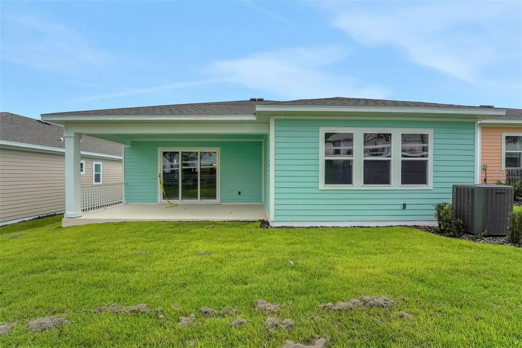 985 Fiesta Key Circle Lady Lake FL 32159