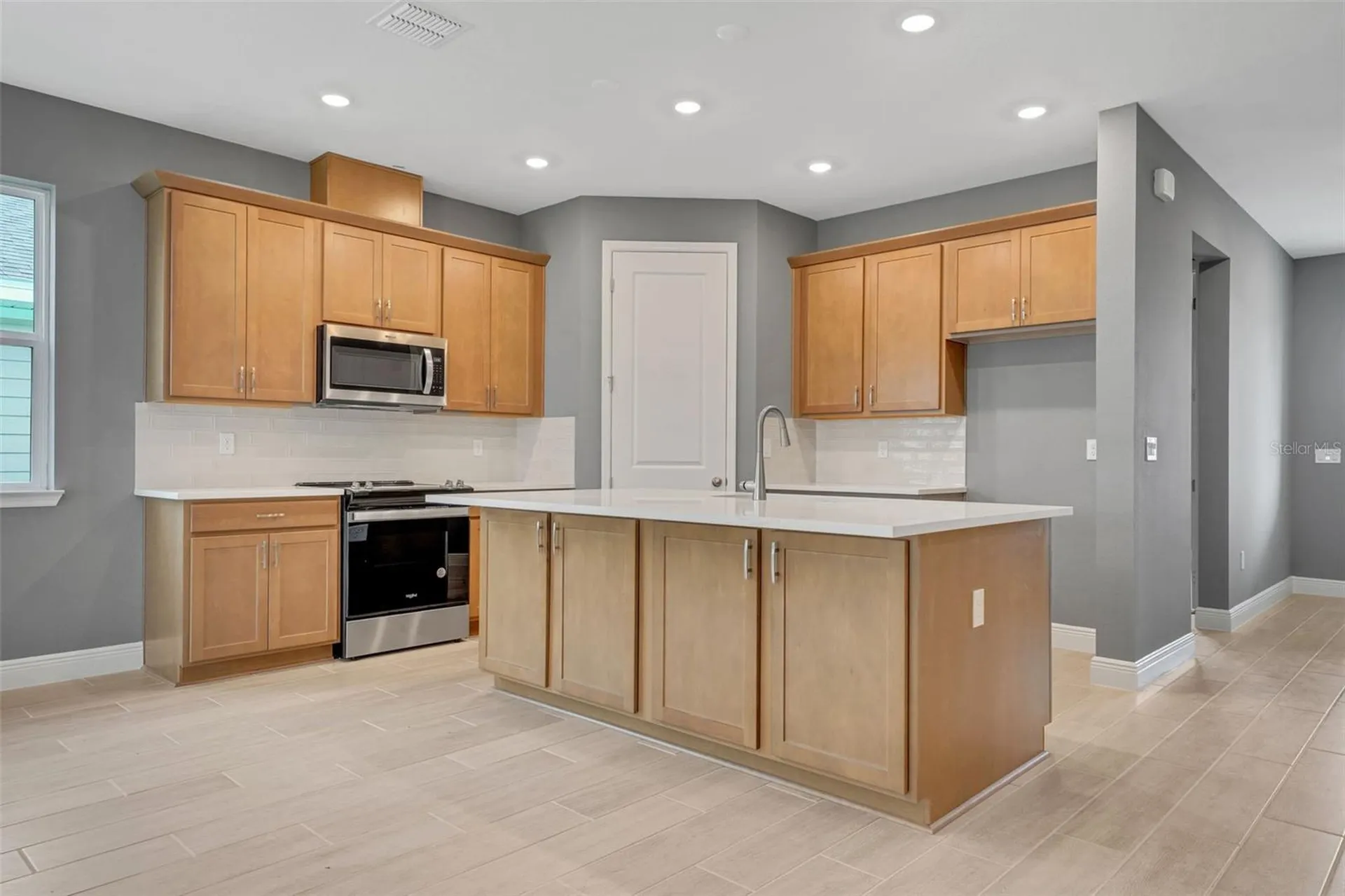 985 Fiesta Key Circle Lady Lake FL 32159