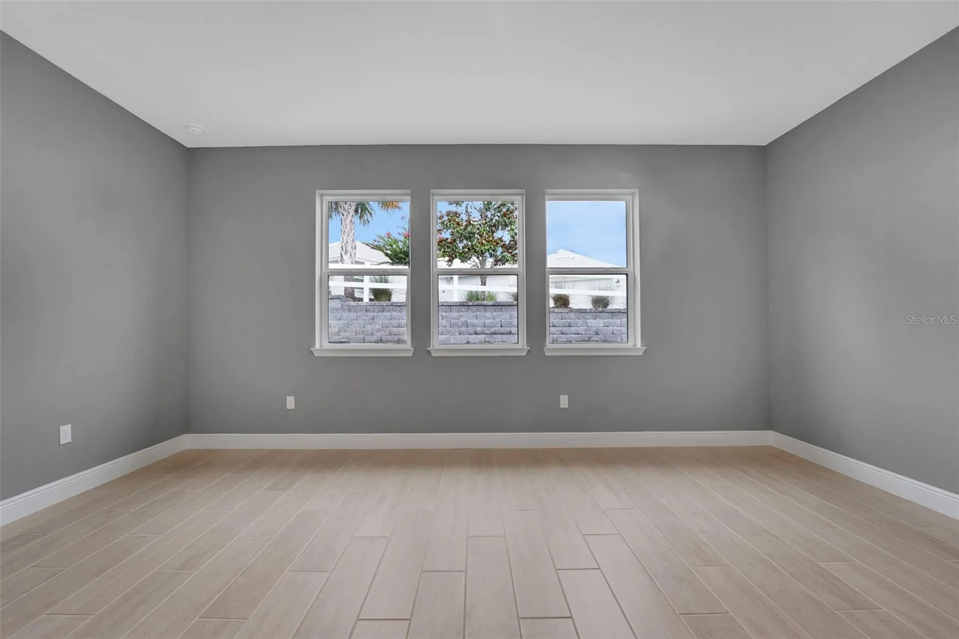 985 Fiesta Key Circle Lady Lake FL 32159