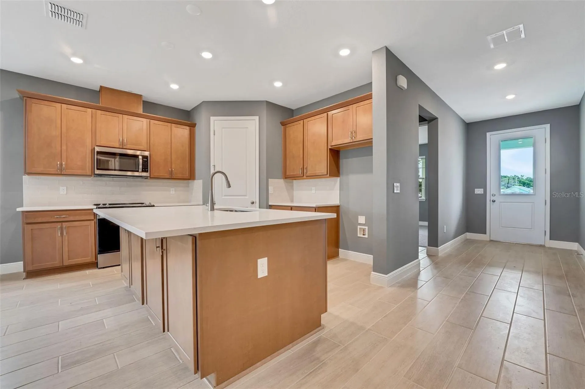 985 Fiesta Key Circle Lady Lake FL 32159