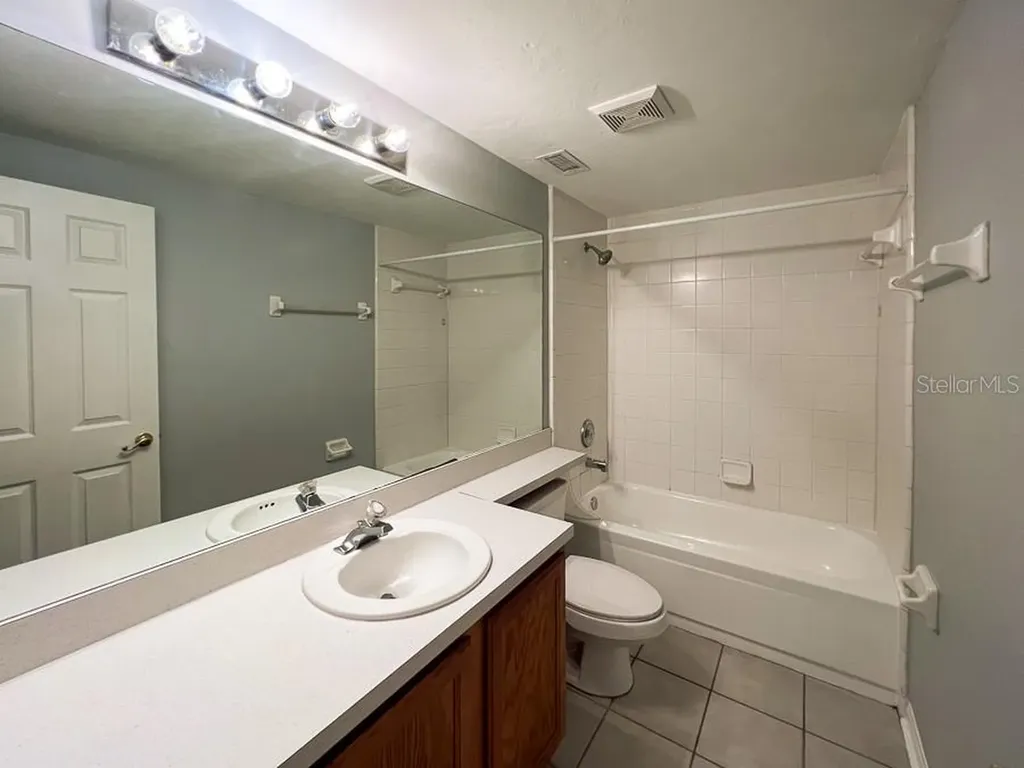 5048 NW 1st Place Gainesville FL 32607