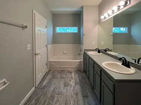 5048 NW 1st Place Gainesville FL 32607