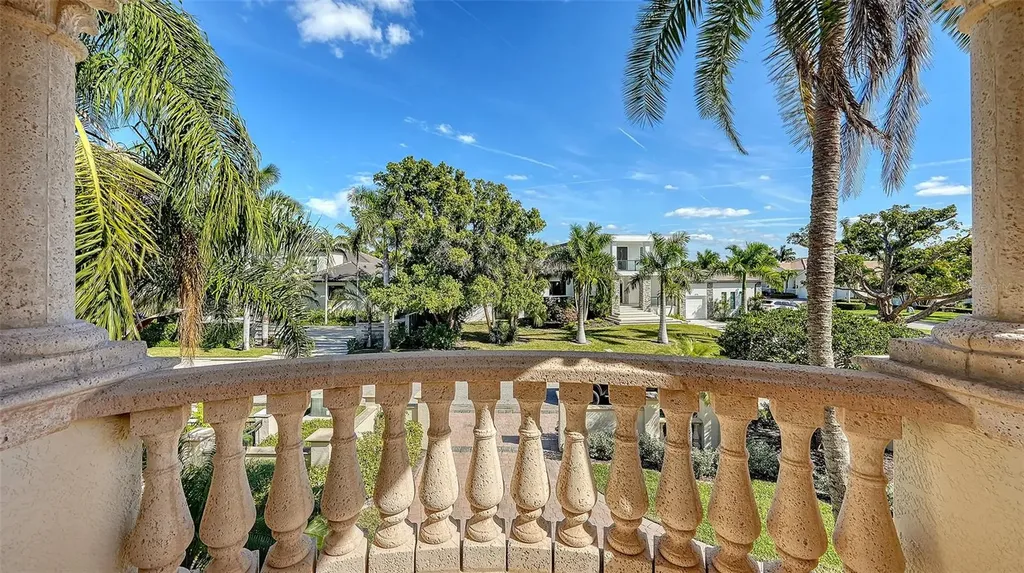 570 S Spoonbill Drive Sarasota FL 34236