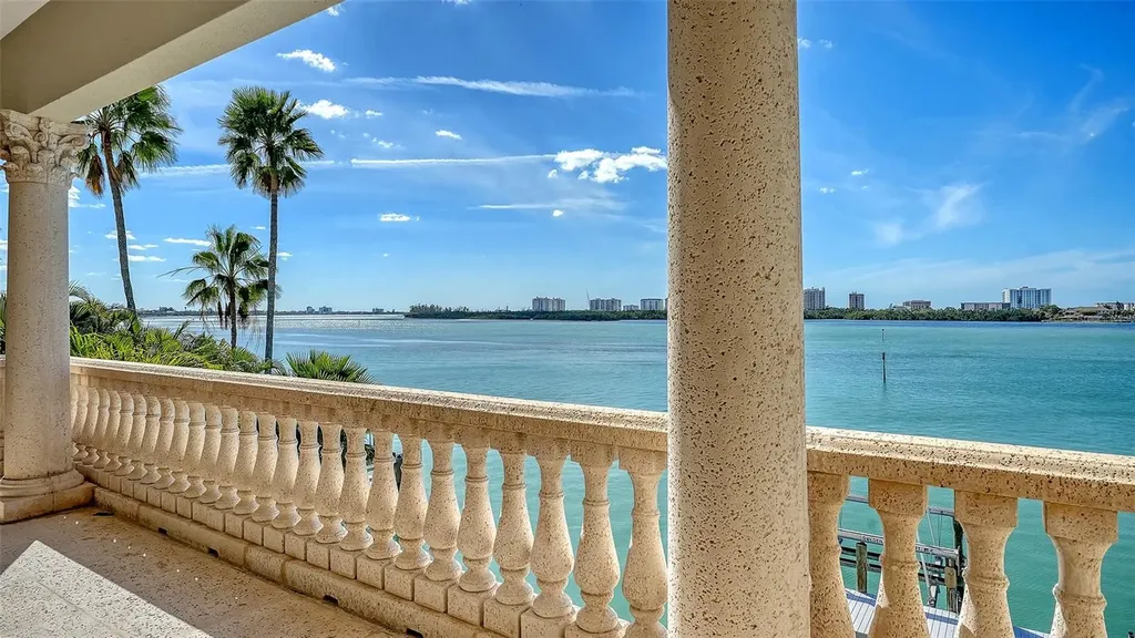 570 S Spoonbill Drive Sarasota FL 34236