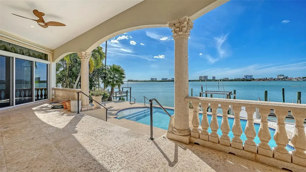 570 S Spoonbill Drive Sarasota FL 34236