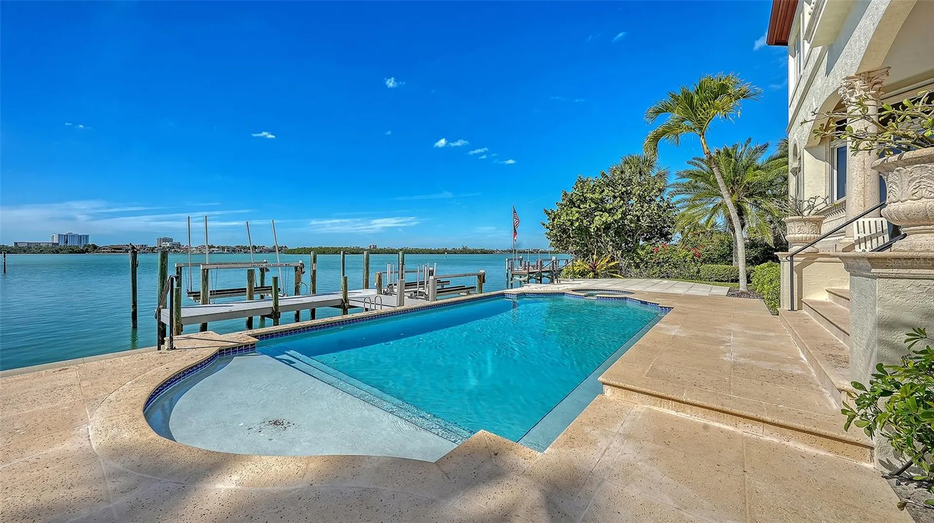 570 S Spoonbill Drive Sarasota FL 34236