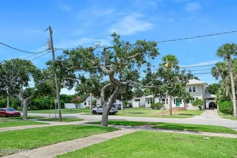 918 N Wild Olive Avenue Daytona Beach FL 32118