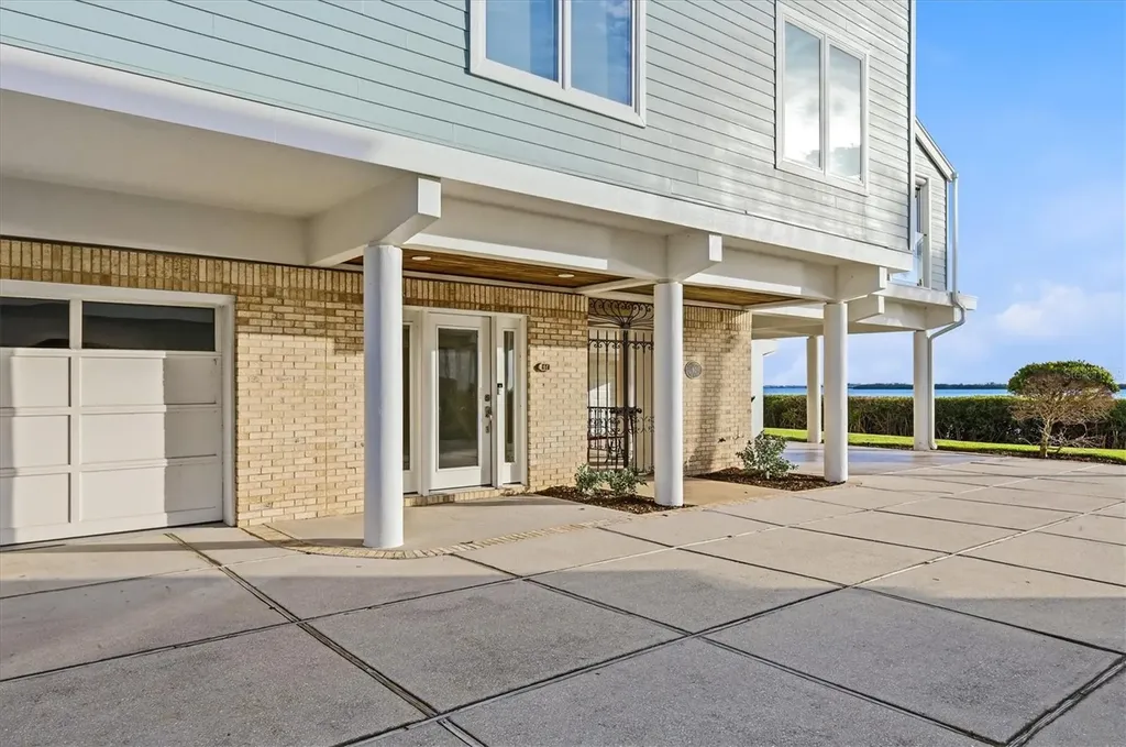 61 Tidy Island Boulevard Bradenton FL 34210