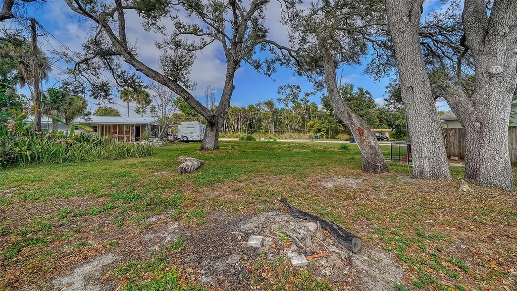 1203 Pineland Avenue Venice FL 34285