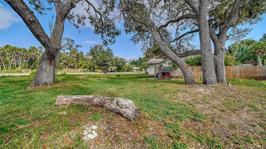 1203 Pineland Avenue Venice FL 34285