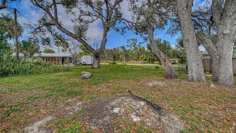 1203 Pineland Avenue Venice FL 34285