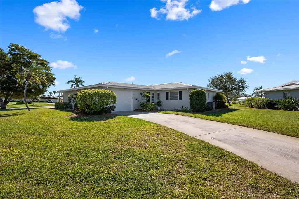 7303 9th Avenue W Bradenton FL 34209