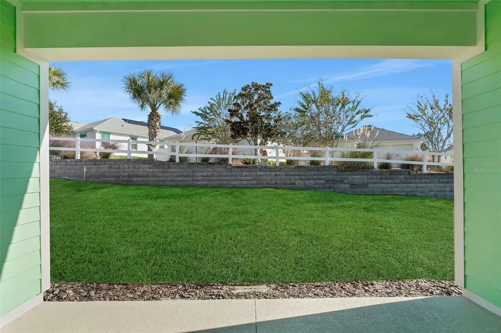 999 Fiesta Key Circle Lady Lake FL 32159