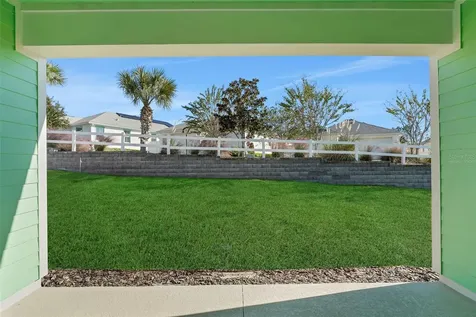 999 Fiesta Key Circle Lady Lake FL 32159