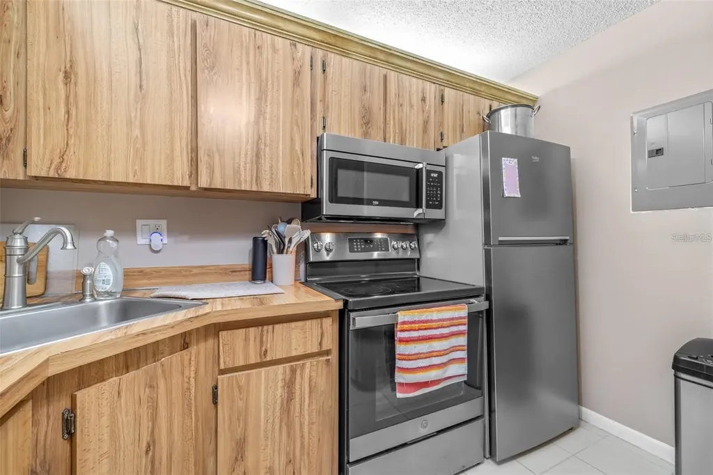1871 Pine Ridge Way W Palm Harbor FL 34684