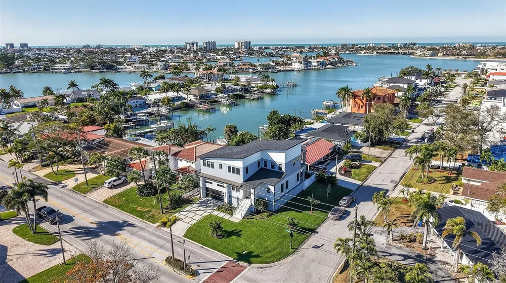 301 79th Street S St Petersburg FL 33707