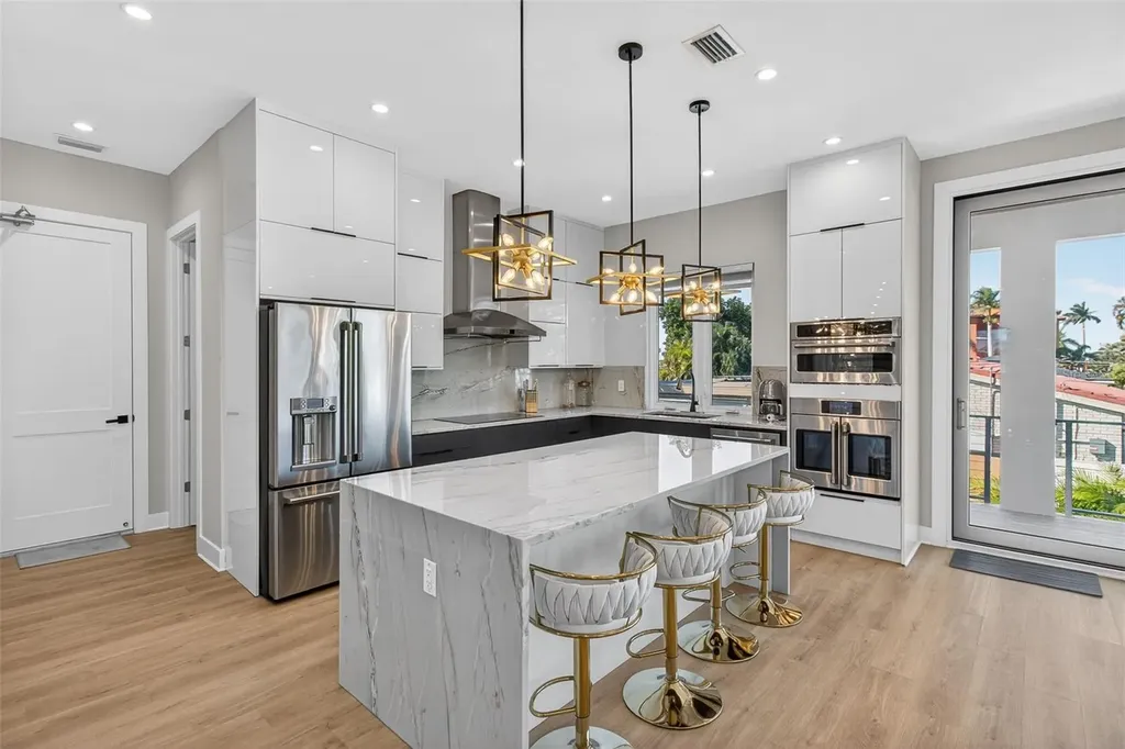 301 79th Street S St Petersburg FL 33707