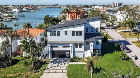 301 79th Street S St Petersburg FL 33707