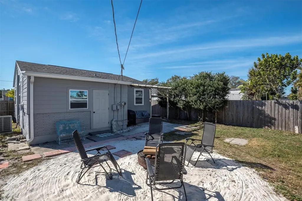 4929 36th Avenue N St Petersburg FL 33710