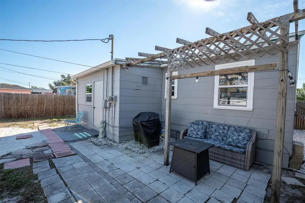 4929 36th Avenue N St Petersburg FL 33710