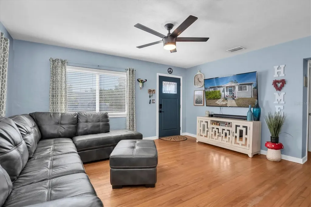 4929 36th Avenue N St Petersburg FL 33710