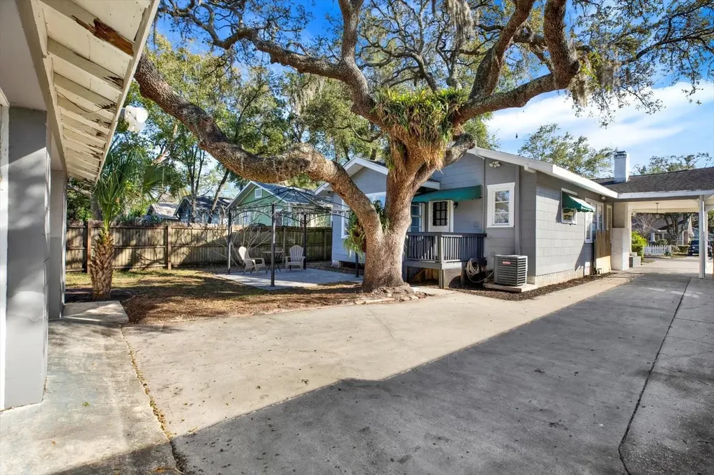 1414 E Paris Street Tampa FL 33604