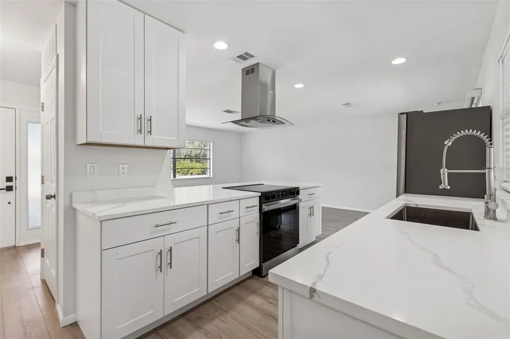 4423 Meadow Creek Circle Sarasota FL 34233