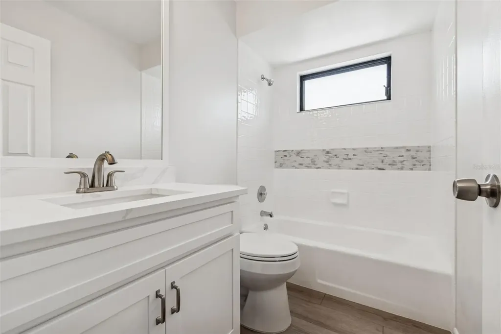 4423 Meadow Creek Circle Sarasota FL 34233