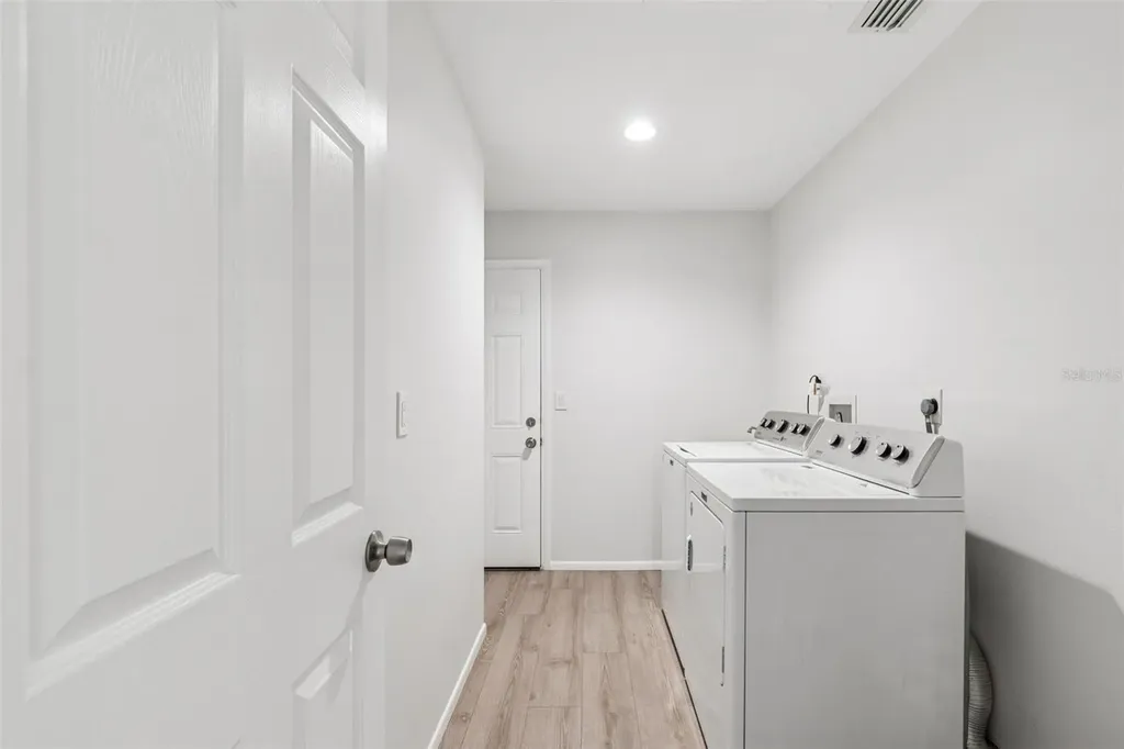 4423 Meadow Creek Circle Sarasota FL 34233