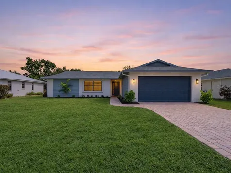 4423 Meadow Creek Circle Sarasota FL 34233