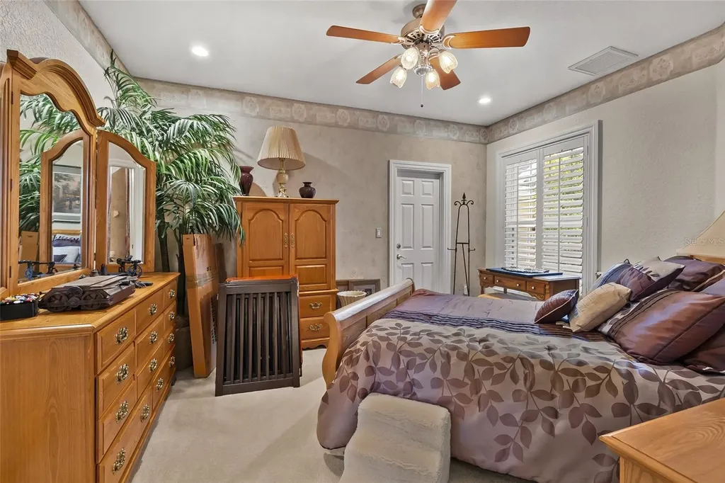 8402 Tallahassee Drive NE St Petersburg FL 33702