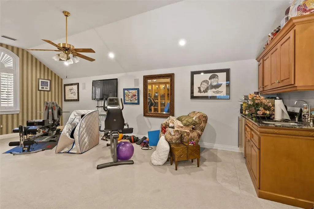 8402 Tallahassee Drive NE St Petersburg FL 33702