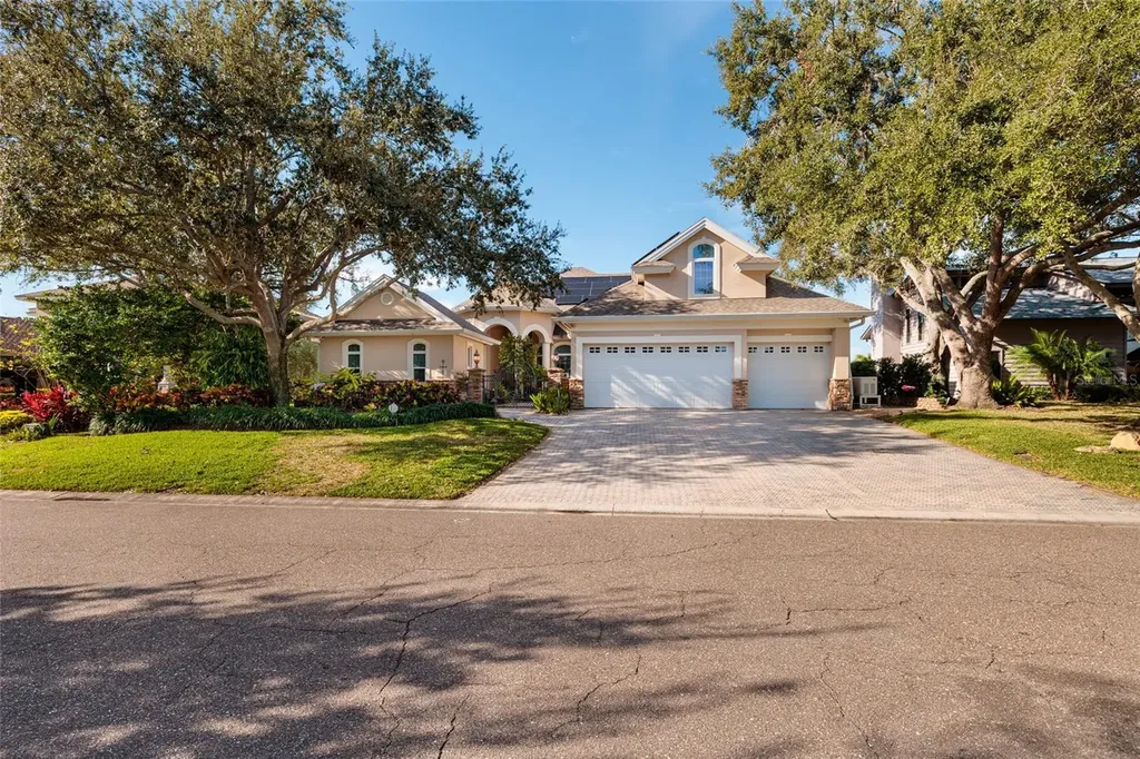 8402 Tallahassee Drive NE St Petersburg FL 33702