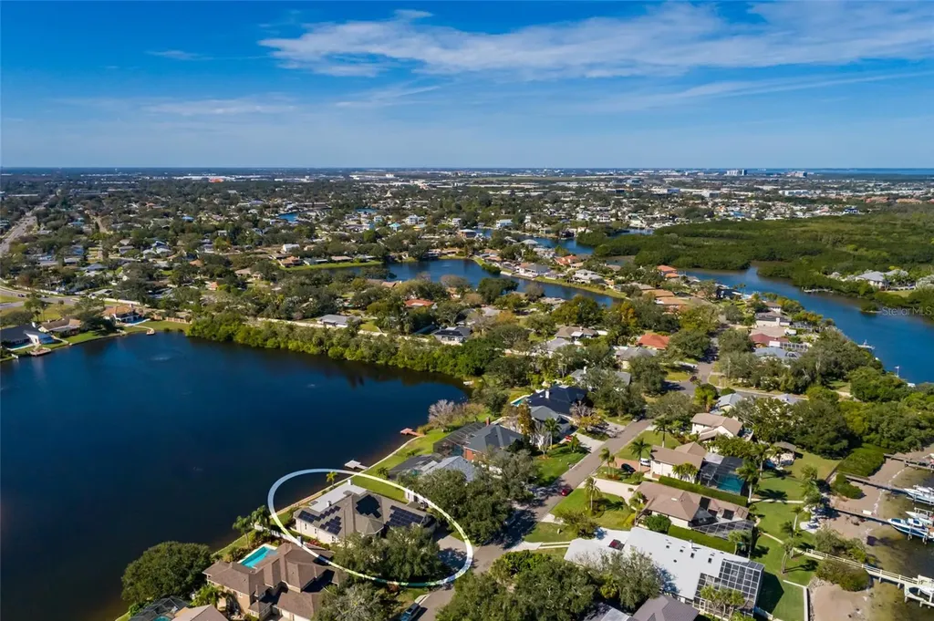 8402 Tallahassee Drive NE St Petersburg FL 33702