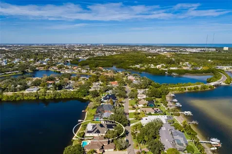 8402 Tallahassee Drive NE St Petersburg FL 33702