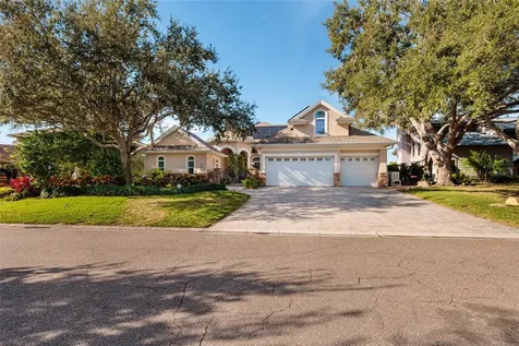 8402 Tallahassee Drive NE St Petersburg FL 33702