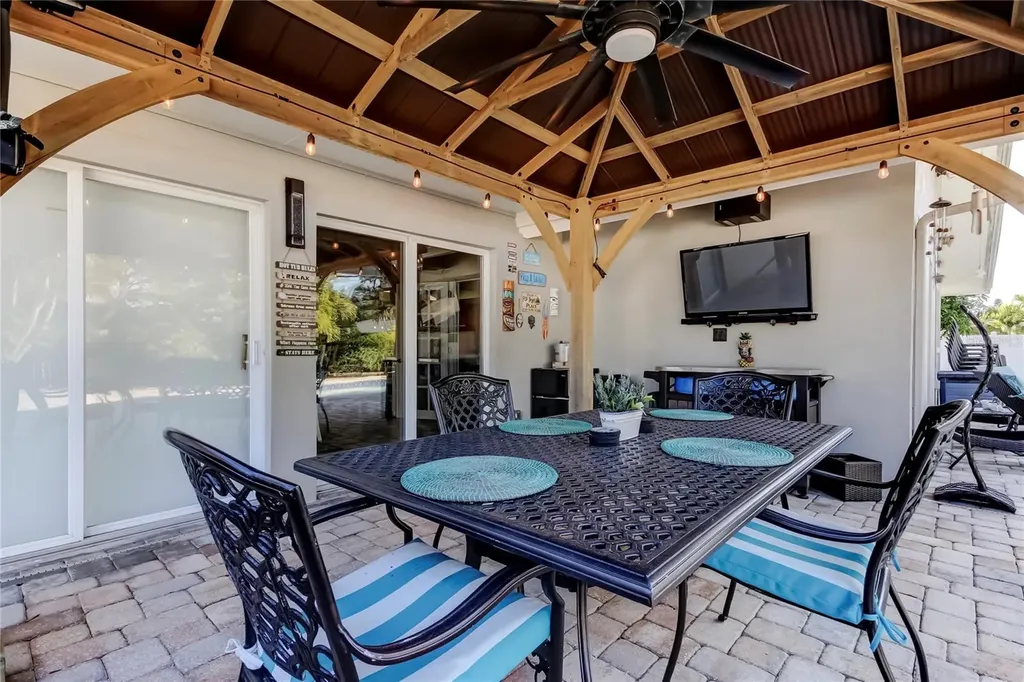 2686 Clubhouse Drive S Clearwater FL 33761