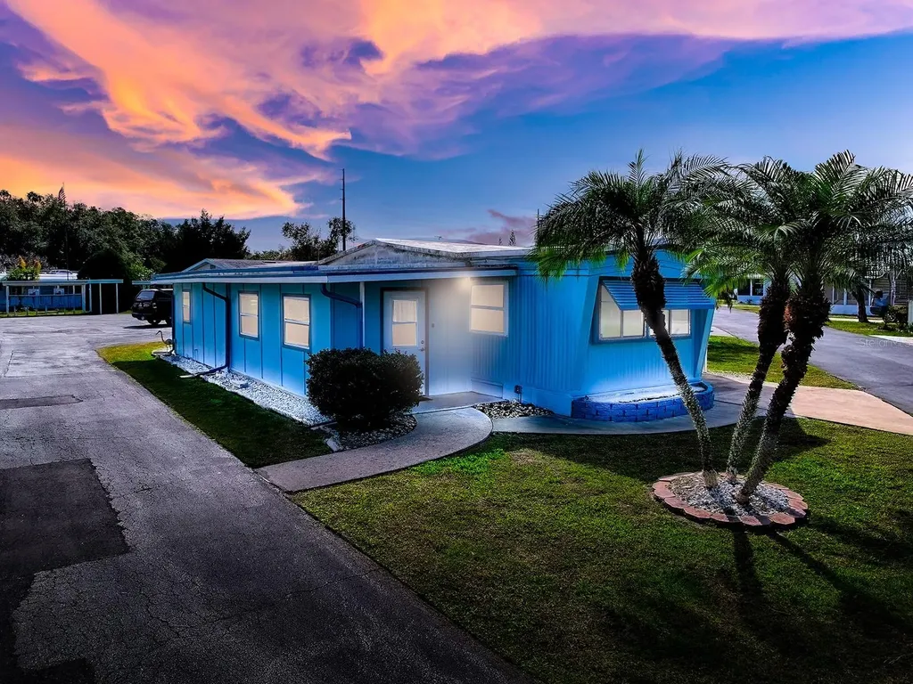 211 Rue De Paresse Tavares FL 32778