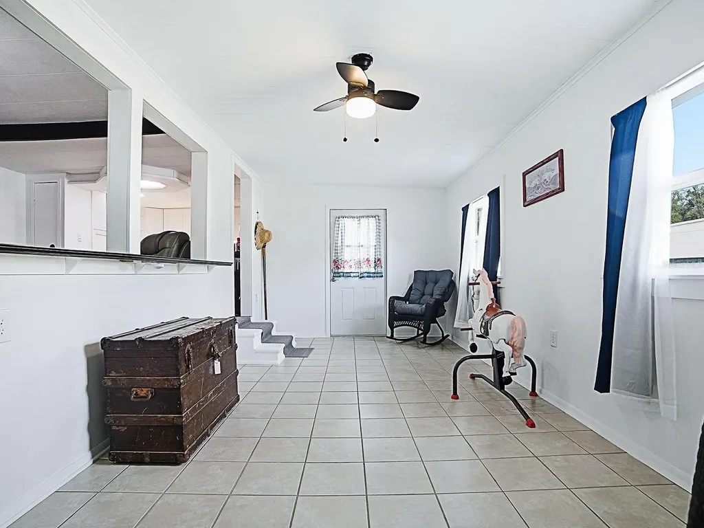 211 Rue De Paresse Tavares FL 32778