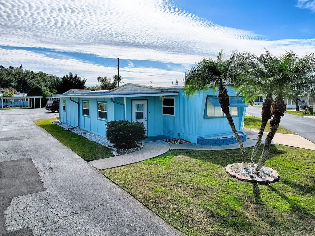 211 Rue De Paresse Tavares FL 32778