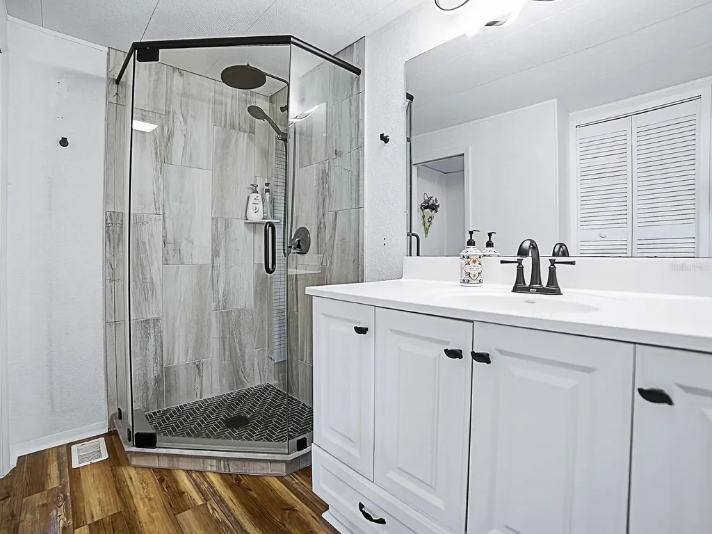 211 Rue De Paresse Tavares FL 32778