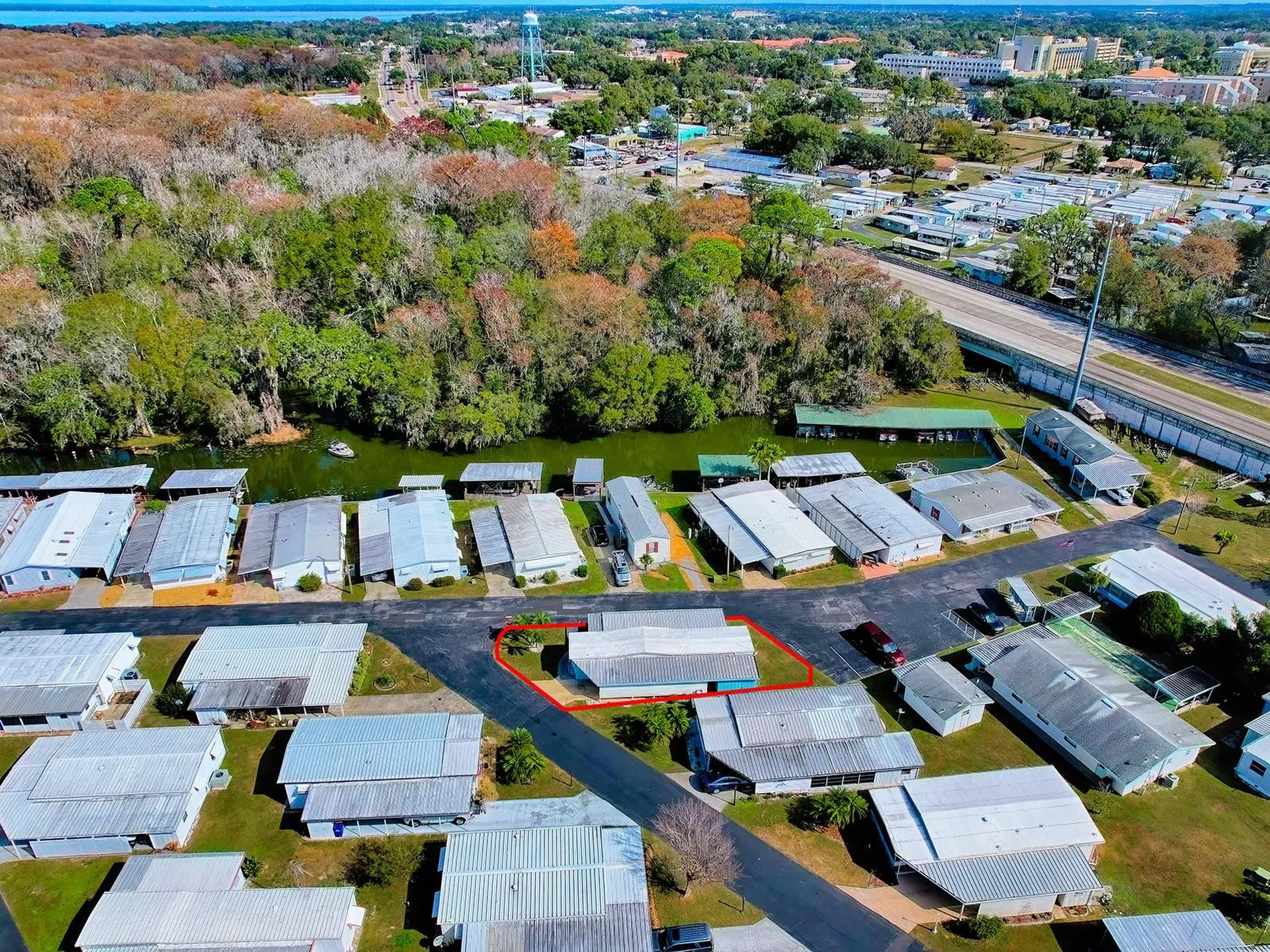 211 Rue De Paresse Tavares FL 32778