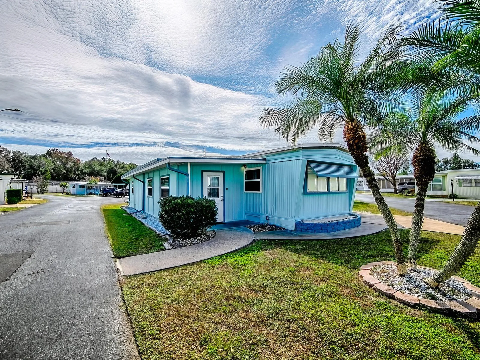 211 Rue De Paresse Tavares FL 32778
