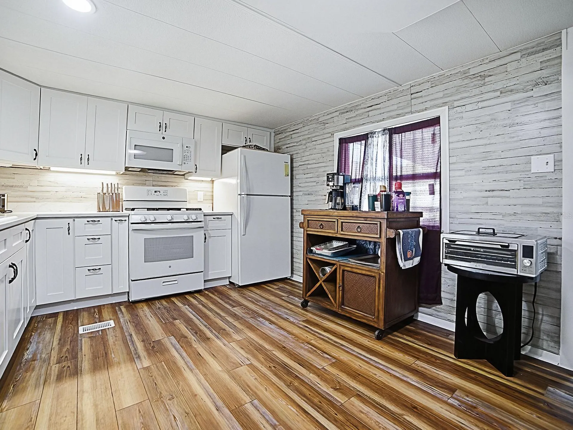 211 Rue De Paresse Tavares FL 32778