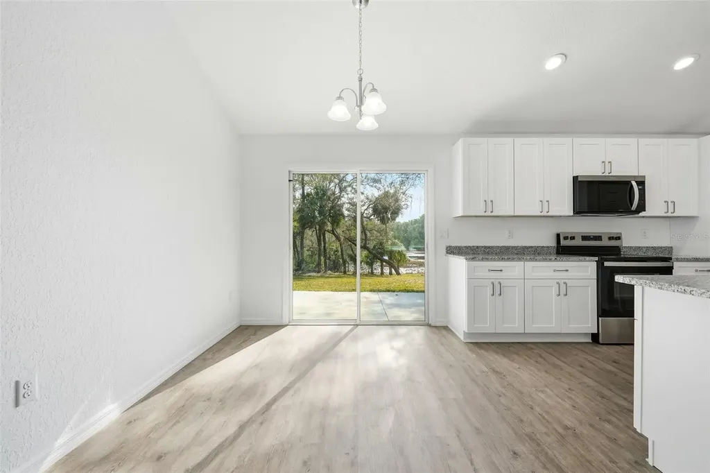 16450 SE 57th Place Ocklawaha FL 32179