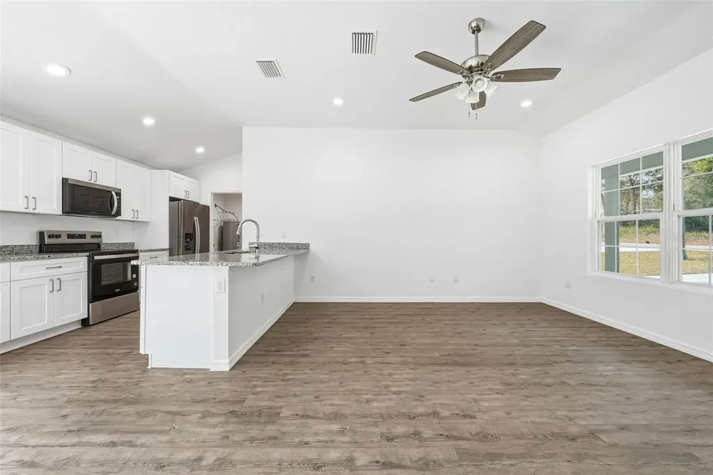 16450 SE 57th Place Ocklawaha FL 32179