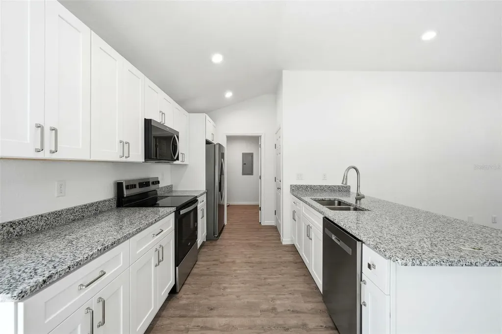 16450 SE 57th Place Ocklawaha FL 32179
