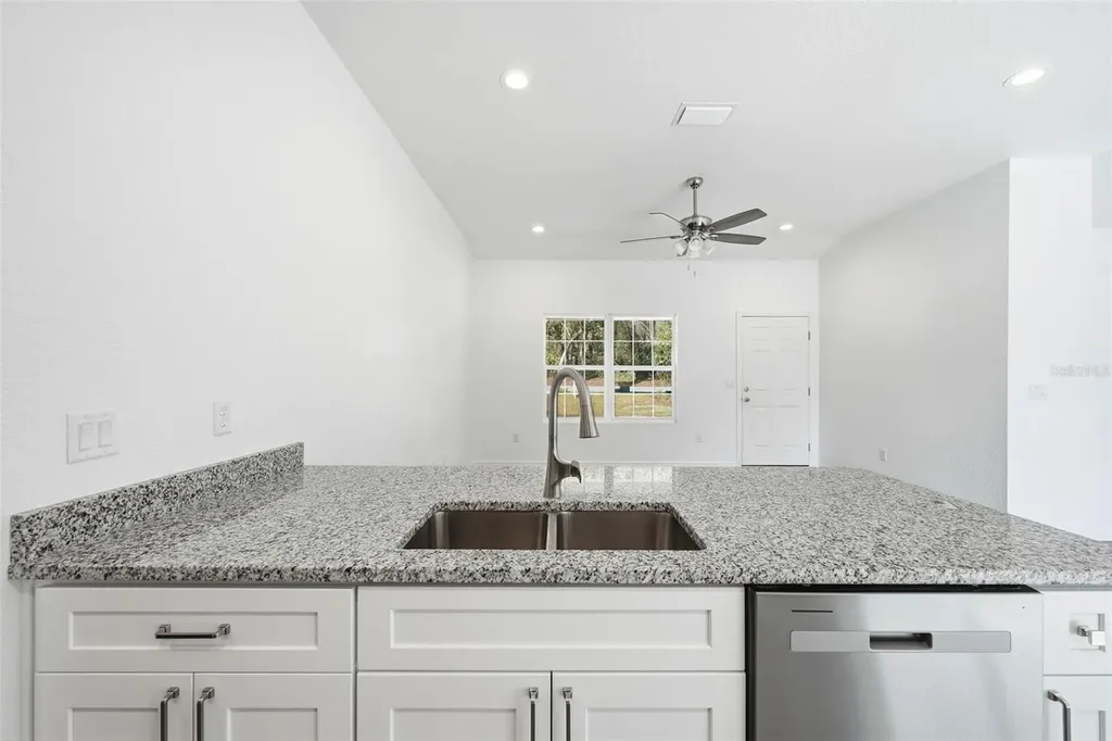 16450 SE 57th Place Ocklawaha FL 32179