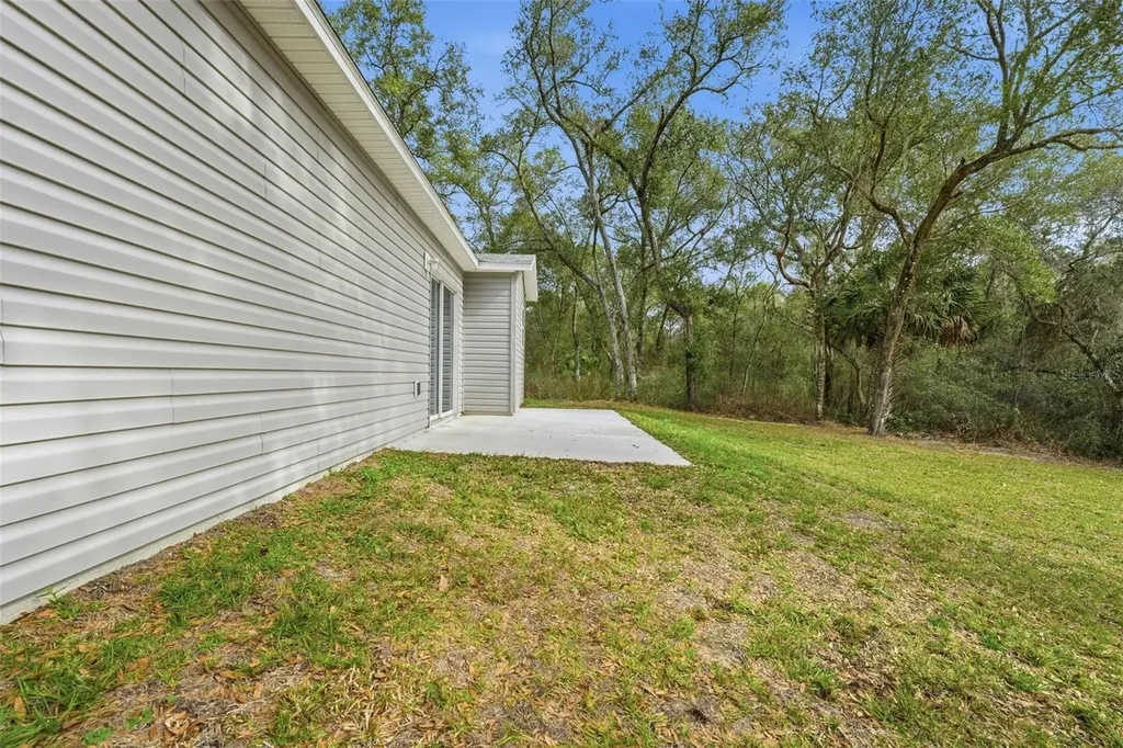 16450 SE 57th Place Ocklawaha FL 32179