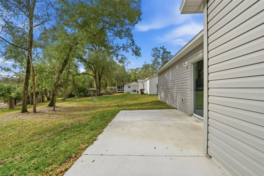 16450 SE 57th Place Ocklawaha FL 32179